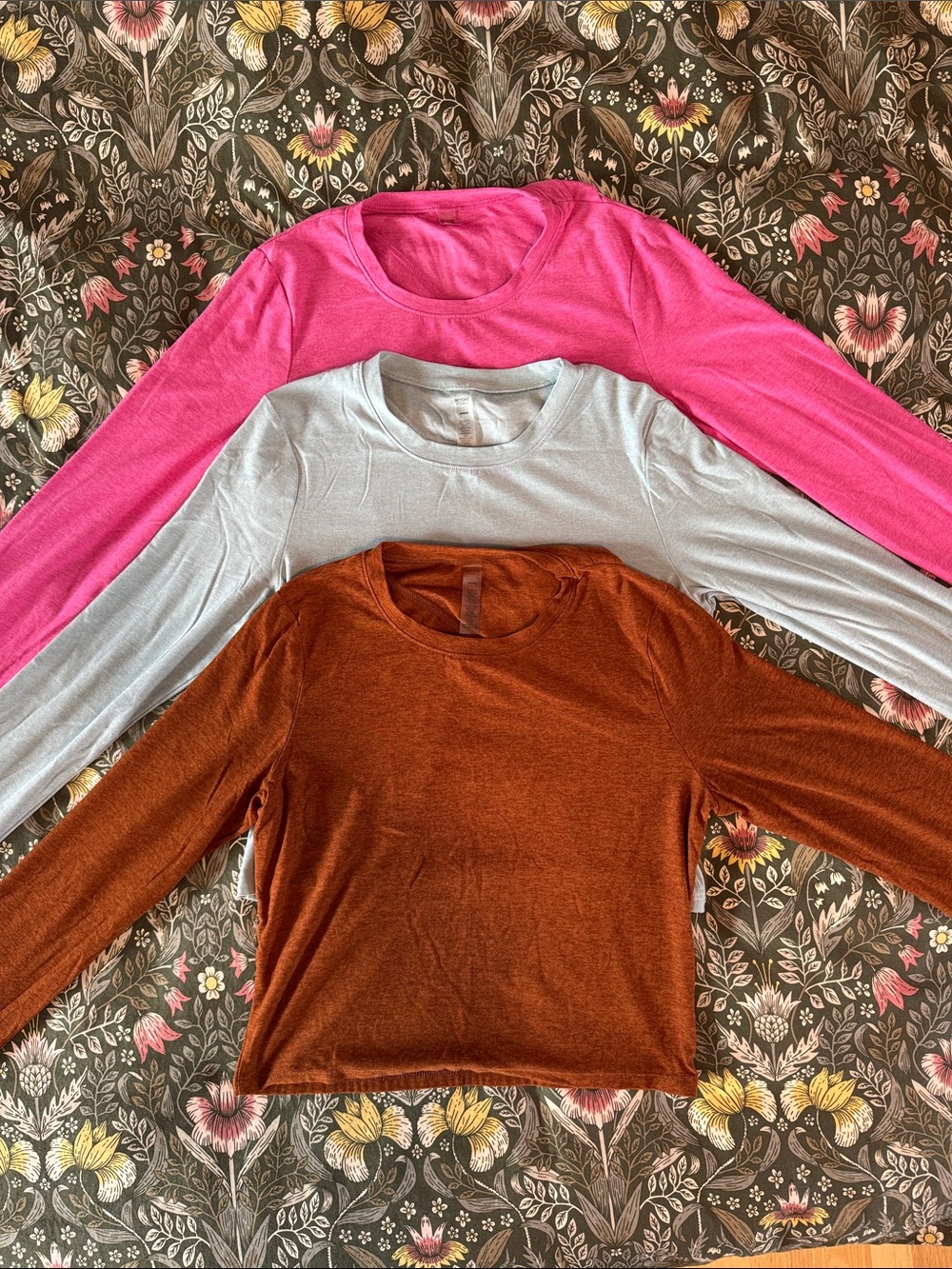 Beyond Yoga Long Sleeve Crop Tees, like new! MEDIUM size